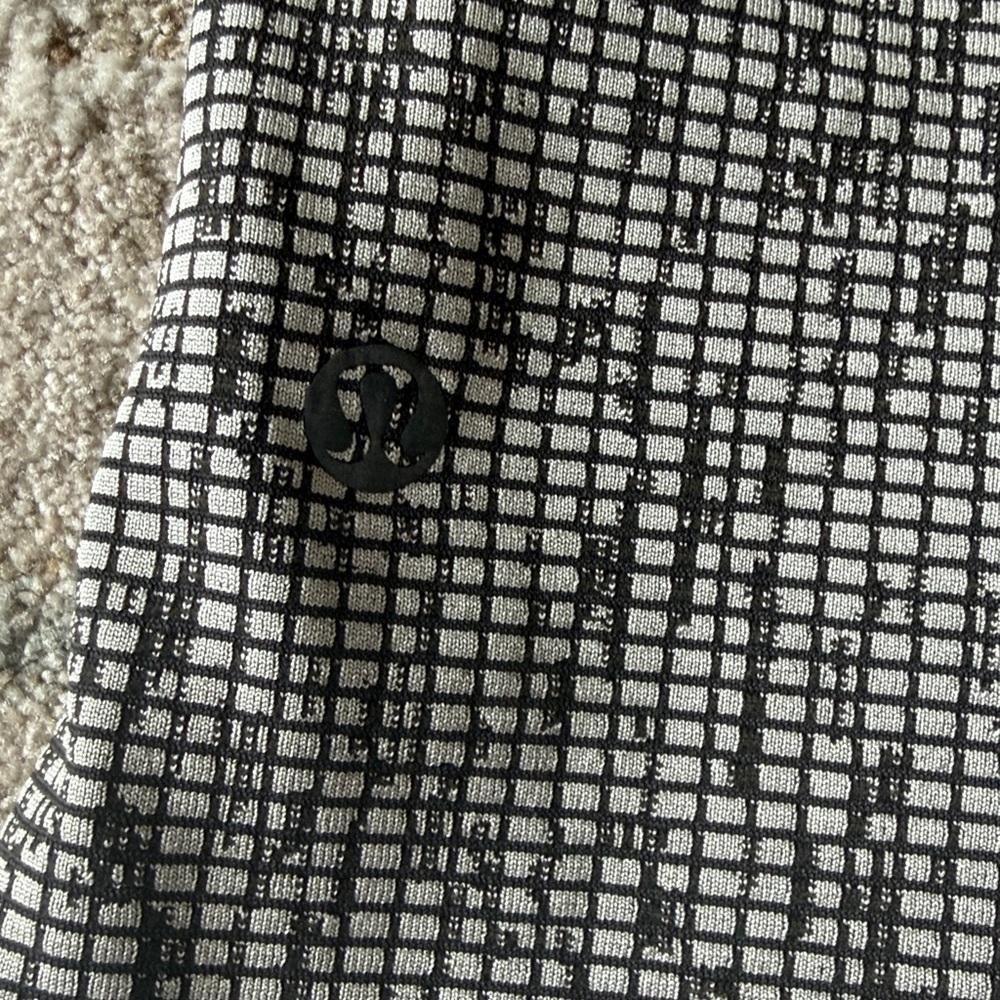 Lululemon Athletica Gray Micro-Pattern Short-Slee… - image 4